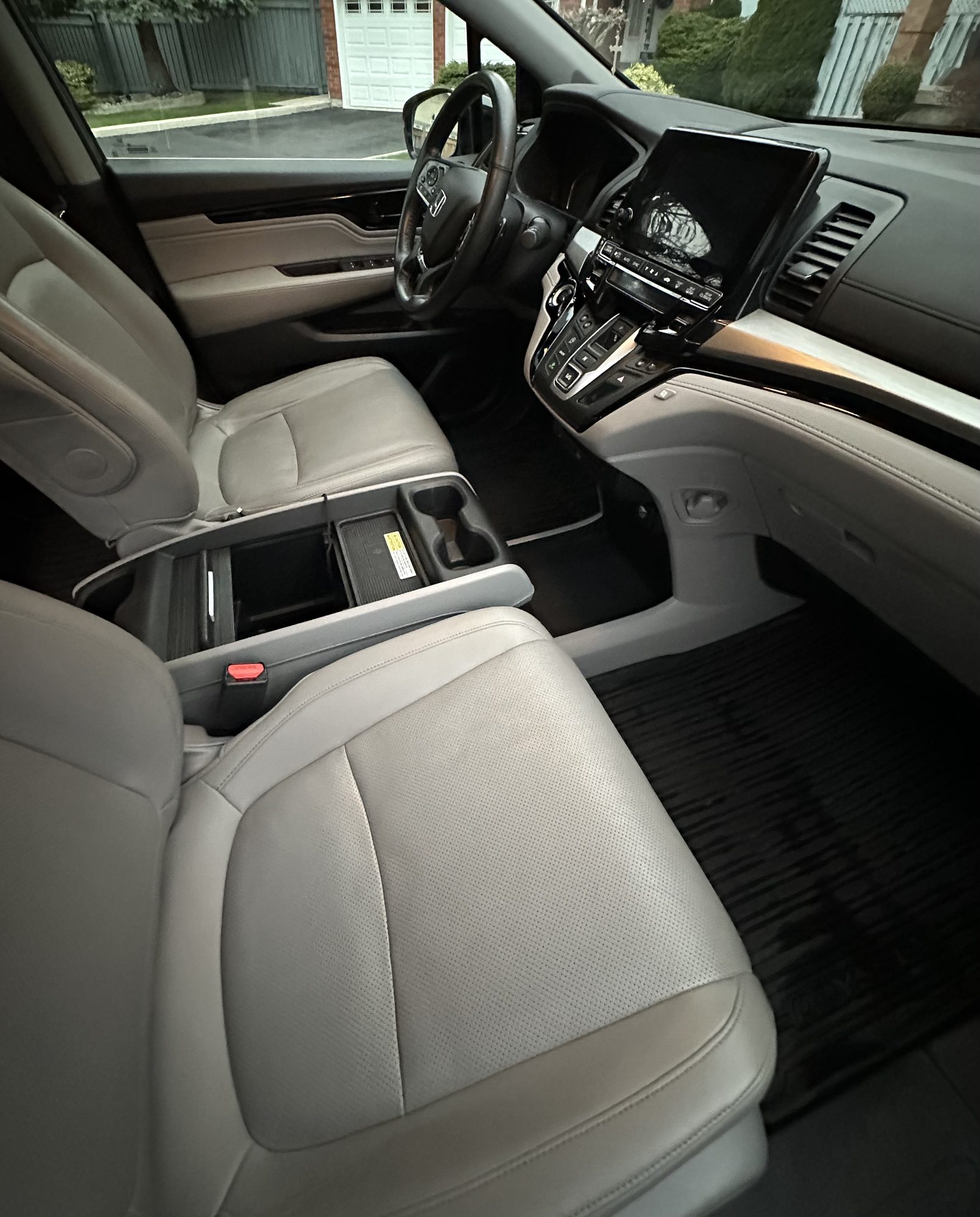 Cleaned Honda Odyssey interior with conditioned leather seats